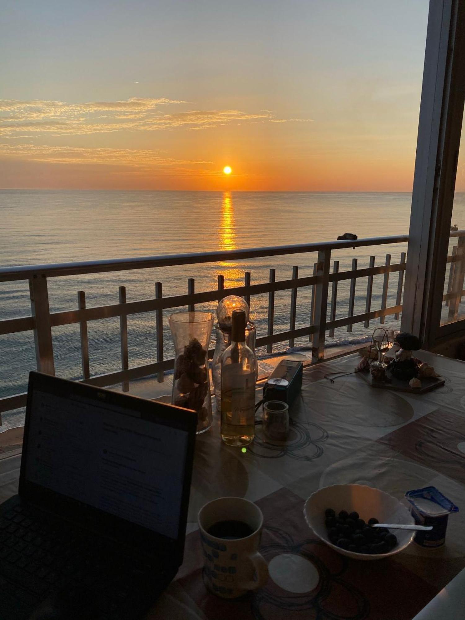 Sunset Room At Front Beach - Habitacion En La Playa Piso Privado Tavernes de Valldigna Exterior photo